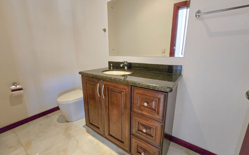 Apartamento amueblado de 3 habit. con terraza en San Rafael Escazú