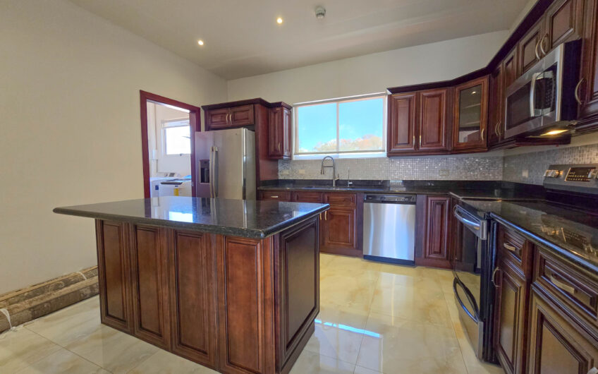 Apartamento amueblado de 3 habit. con terraza en San Rafael Escazú
