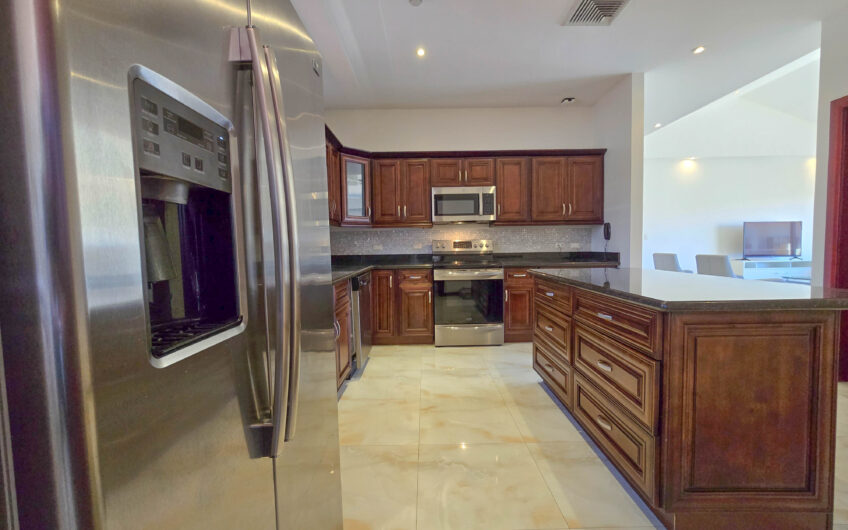Apartamento amueblado de 3 habit. con terraza en San Rafael Escazú