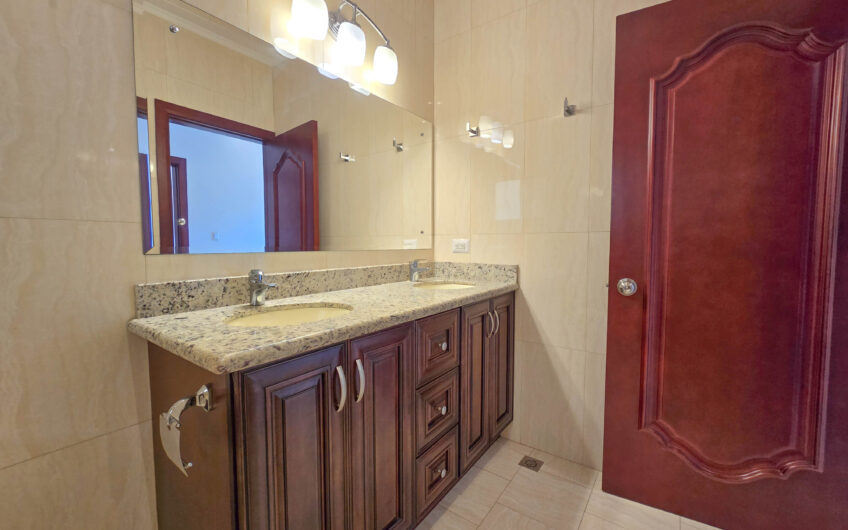 Apartamento amueblado de 3 habit. con terraza en San Rafael Escazú