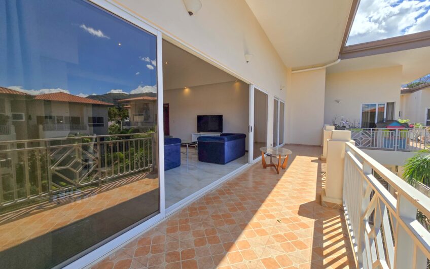 Apartamento amueblado de 3 habit. con terraza en San Rafael Escazú