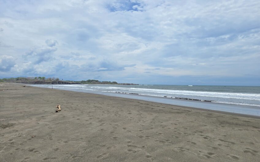 Casa Frente al Mar con Piscina Privada en Playa Tivives | Vista Espectacular + Airbnb Ready