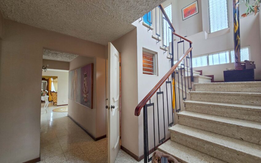 Casa Esquinera en Rohrmoser Nunciatura Ideal para Remodelar o Desarrollo de Apartamentos