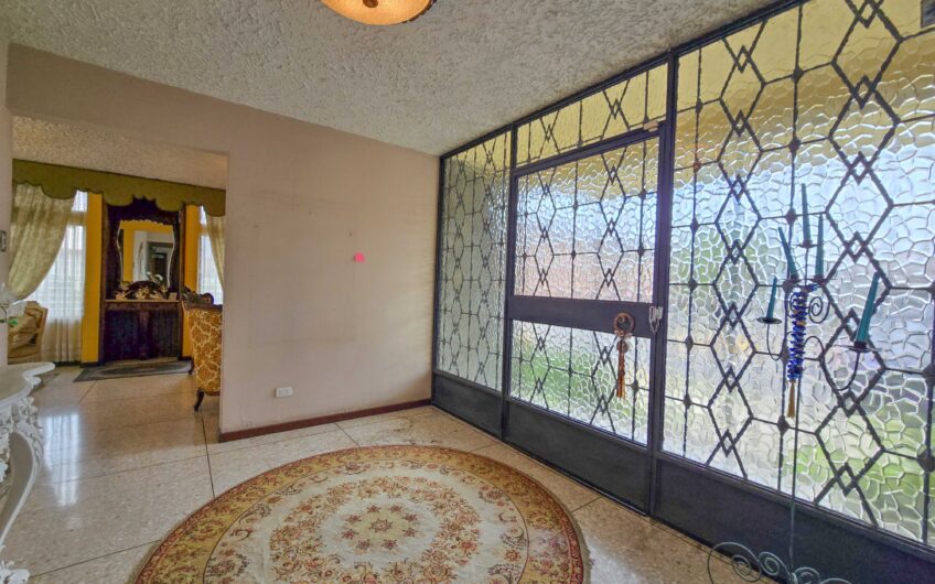 Casa Esquinera en Rohrmoser Nunciatura Ideal para Remodelar o Desarrollo de Apartamentos