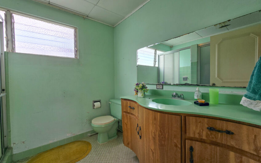 Casa Esquinera en Rohrmoser Nunciatura Ideal para Remodelar o Desarrollo de Apartamentos