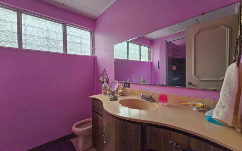 Casa Esquinera en Rohrmoser Nunciatura Ideal para Remodelar o Desarrollo de Apartamentos