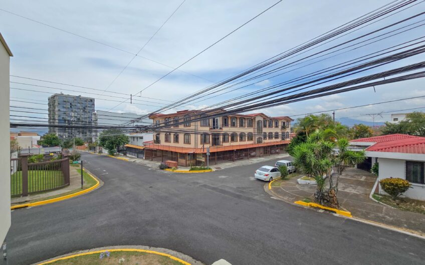 Casa Esquinera en Rohrmoser Nunciatura Ideal para Remodelar o Desarrollo de Apartamentos