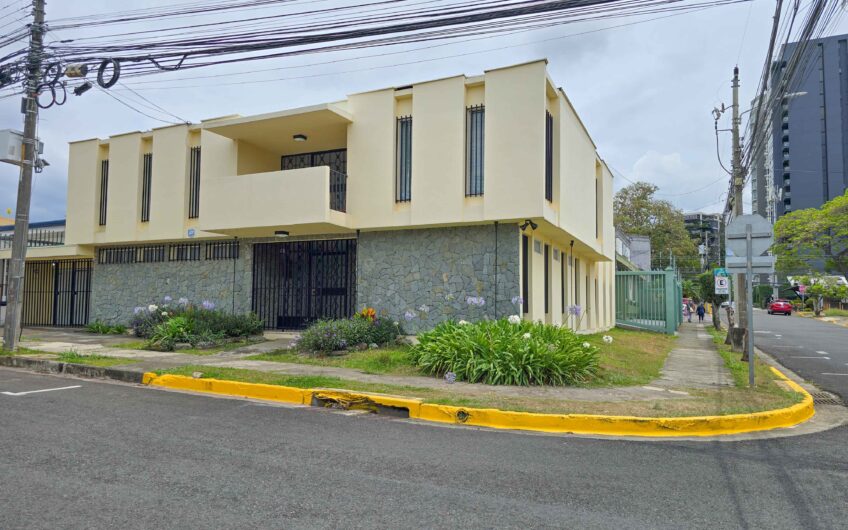 Casa Esquinera en Rohrmoser Nunciatura Ideal para Remodelar o Desarrollo de Apartamentos