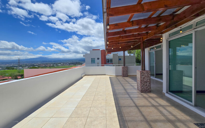Penthouse de 225 m2 en Guachipelín Escazú con gran terraza y vistas