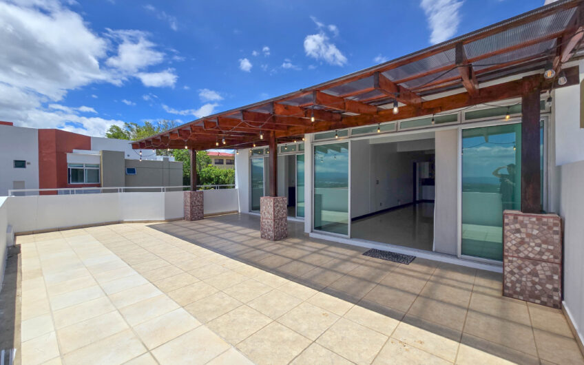 Penthouse de 225 m2 en Guachipelín Escazú con gran terraza y vistas