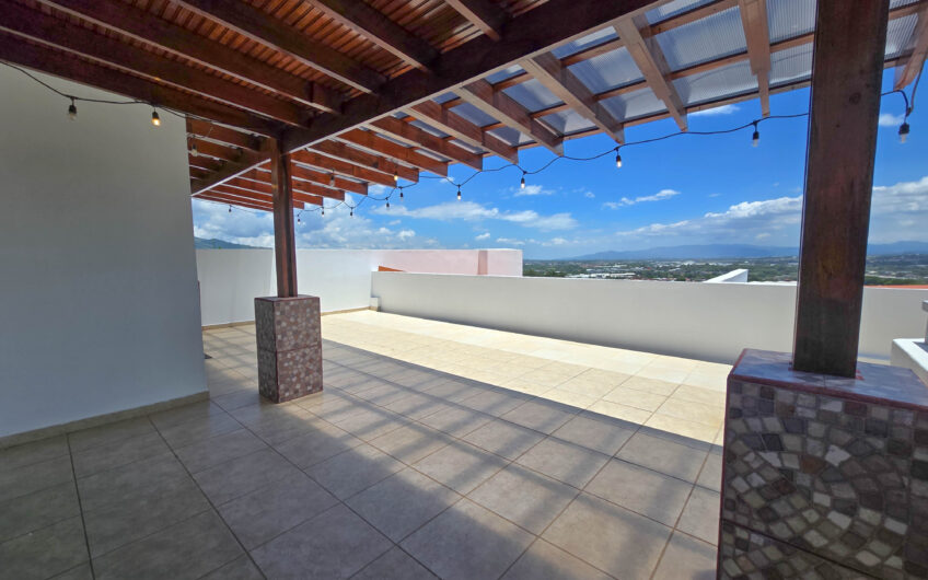 Penthouse de 225 m2 en Guachipelín Escazú con gran terraza y vistas