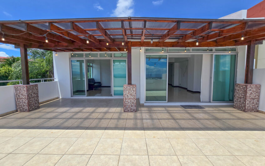 Penthouse de 225 m2 en Guachipelín Escazú con gran terraza y vistas