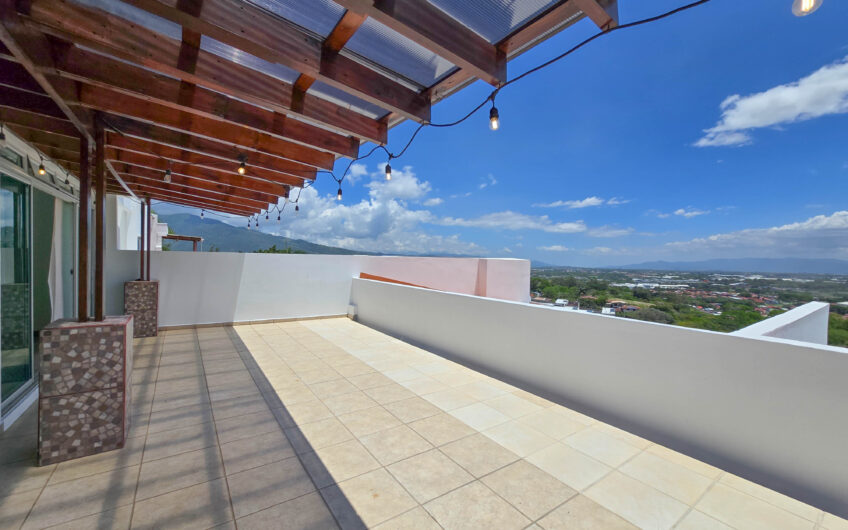 Penthouse de 225 m2 en Guachipelín Escazú con gran terraza y vistas
