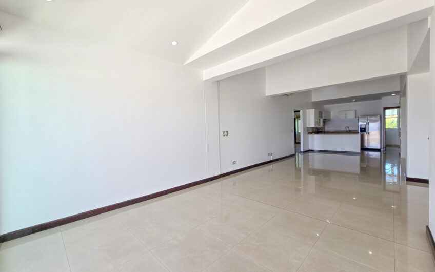 Penthouse de 225 m2 en Guachipelín Escazú con gran terraza y vistas