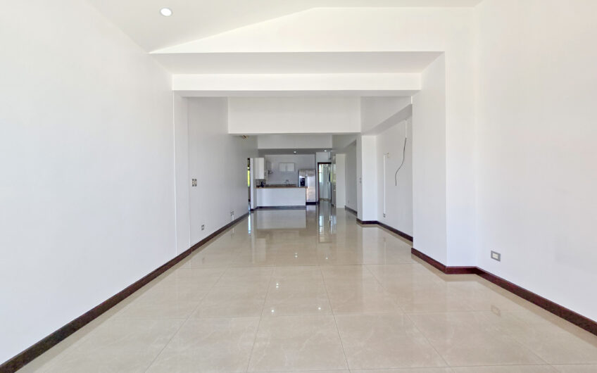 Penthouse de 225 m2 en Guachipelín Escazú con gran terraza y vistas