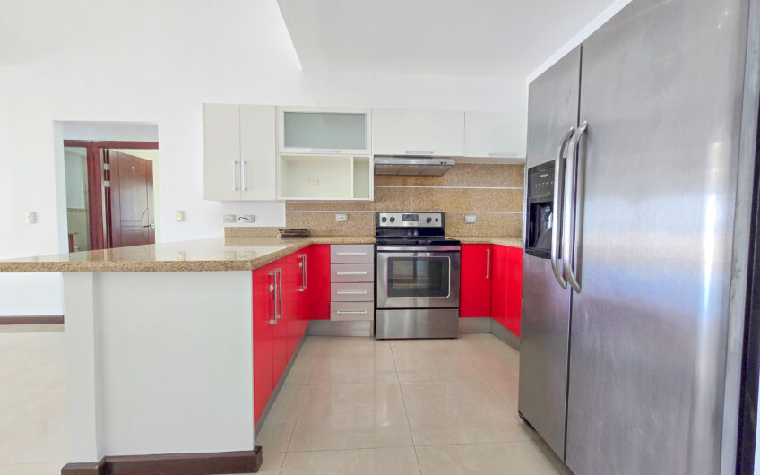 Penthouse de 225 m2 en Guachipelín Escazú con gran terraza y vistas