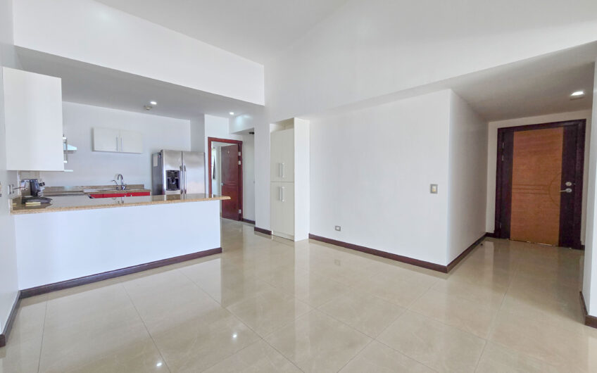 Penthouse de 225 m2 en Guachipelín Escazú con gran terraza y vistas