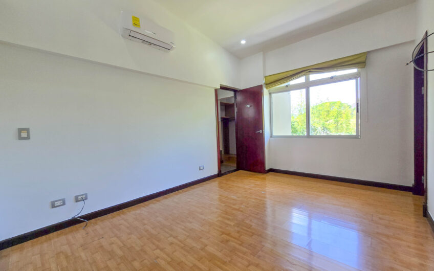 Penthouse de 225 m2 en Guachipelín Escazú con gran terraza y vistas