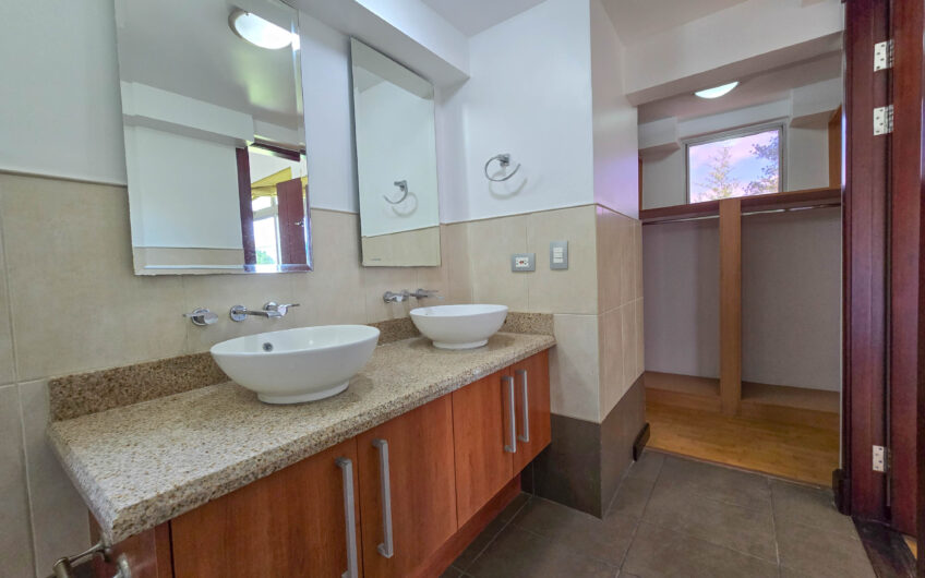 Penthouse de 225 m2 en Guachipelín Escazú con gran terraza y vistas