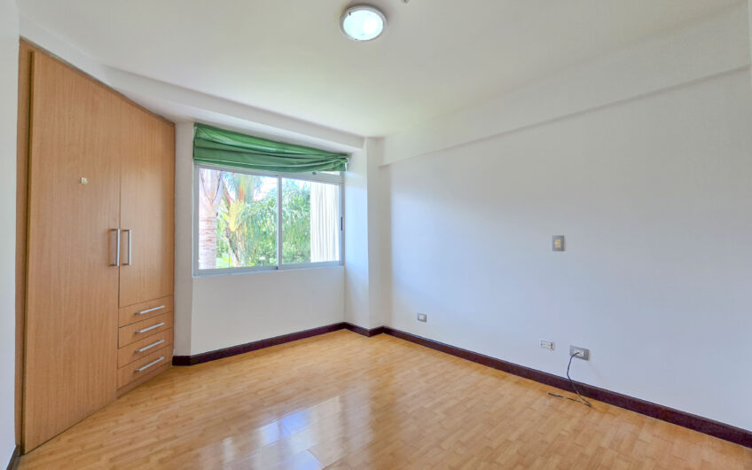 Penthouse de 225 m2 en Guachipelín Escazú con gran terraza y vistas