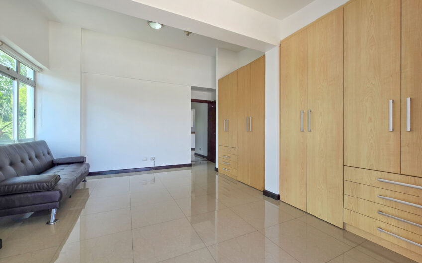 Penthouse de 225 m2 en Guachipelín Escazú con gran terraza y vistas