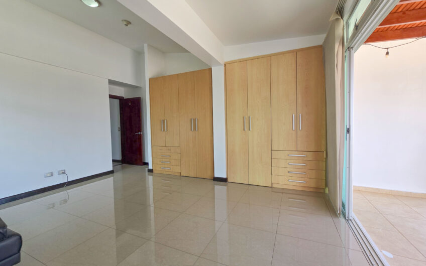 Penthouse de 225 m2 en Guachipelín Escazú con gran terraza y vistas
