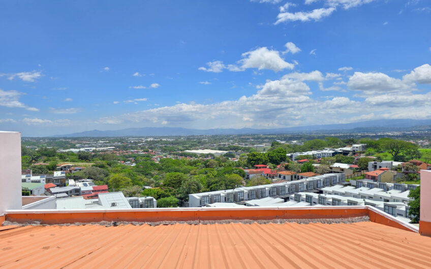 Penthouse de 225 m2 en Guachipelín Escazú con gran terraza y vistas
