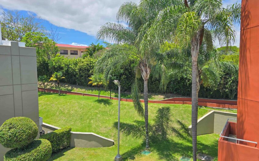 Penthouse de 225 m2 en Guachipelín Escazú con gran terraza y vistas