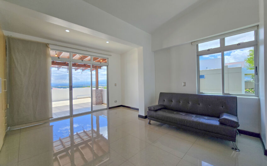 Penthouse de 225 m2 en Guachipelín Escazú con gran terraza y vistas