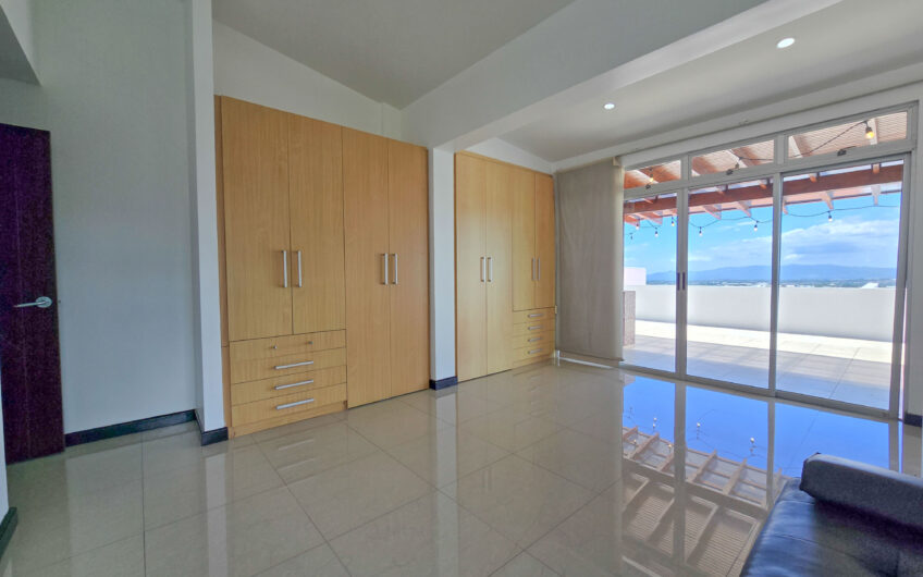 Penthouse de 225 m2 en Guachipelín Escazú con gran terraza y vistas