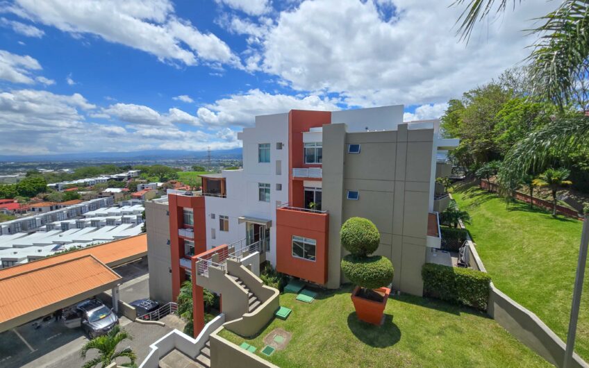 Penthouse de 225 m2 en Guachipelín Escazú con gran terraza y vistas