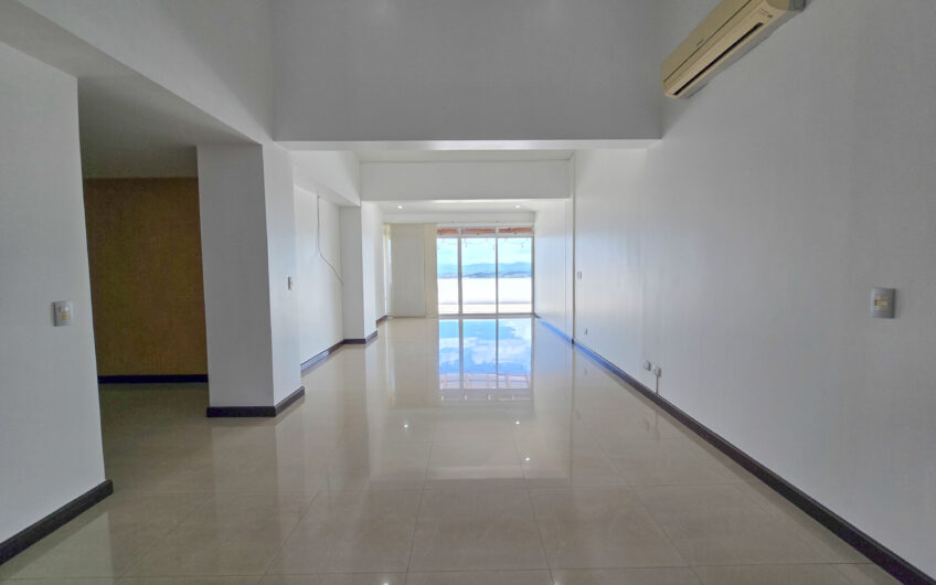 Penthouse de 225 m2 en Guachipelín Escazú con gran terraza y vistas