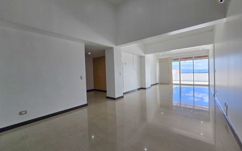 Penthouse de 225 m2 en Guachipelín Escazú con gran terraza y vistas