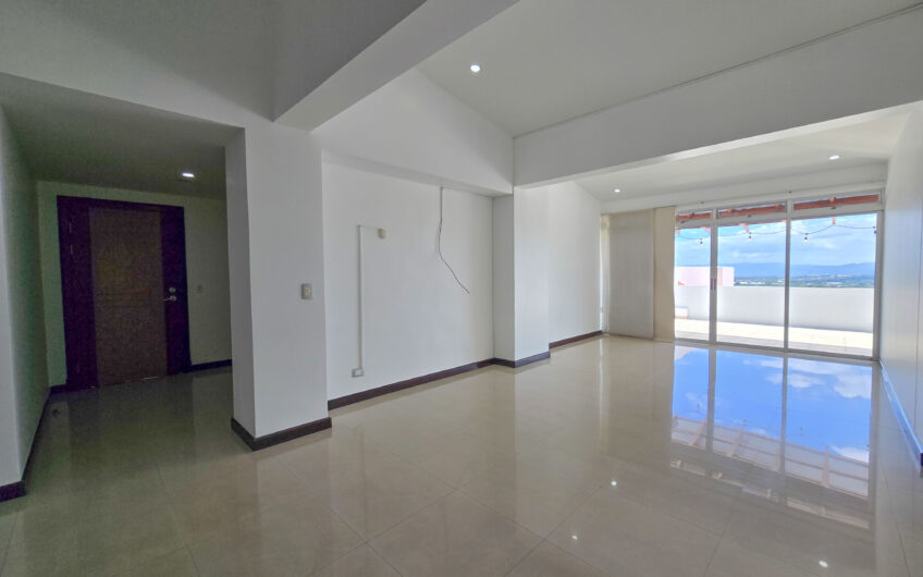 Penthouse de 225 m2 en Guachipelín Escazú con gran terraza y vistas