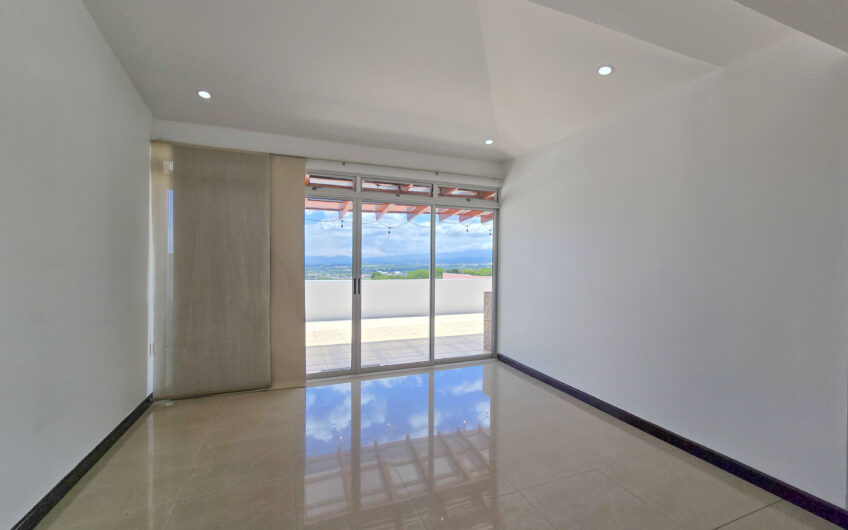 Penthouse de 225 m2 en Guachipelín Escazú con gran terraza y vistas