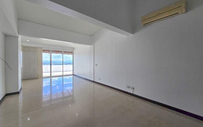 Penthouse de 225 m2 en Guachipelín Escazú con gran terraza y vistas