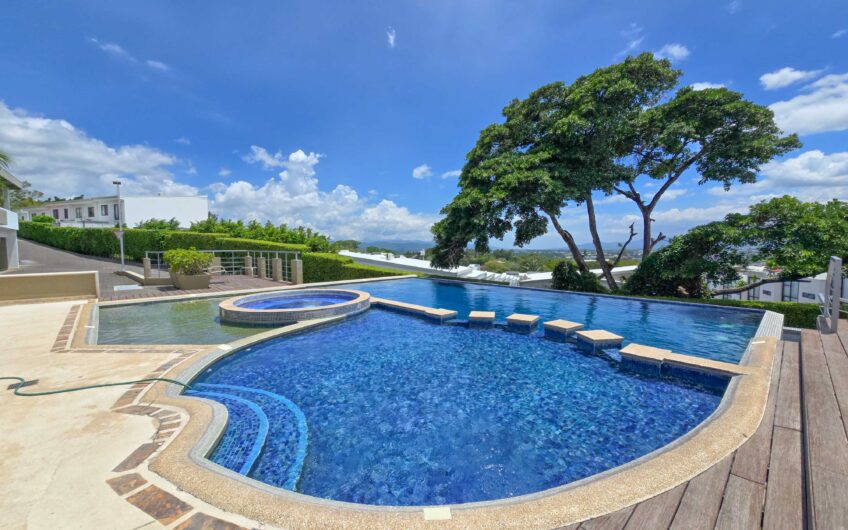 Penthouse de 225 m2 en Guachipelín Escazú con gran terraza y vistas