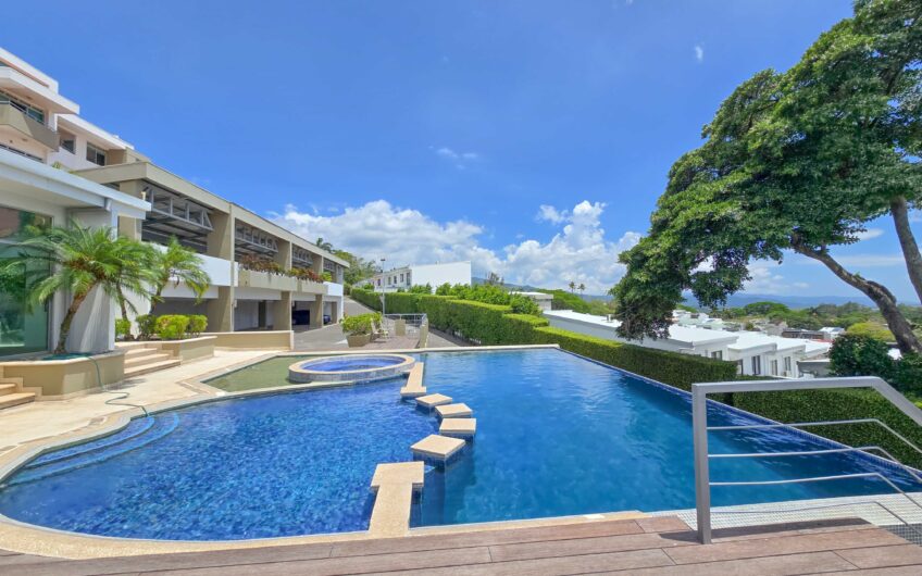 Penthouse de 225 m2 en Guachipelín Escazú con gran terraza y vistas
