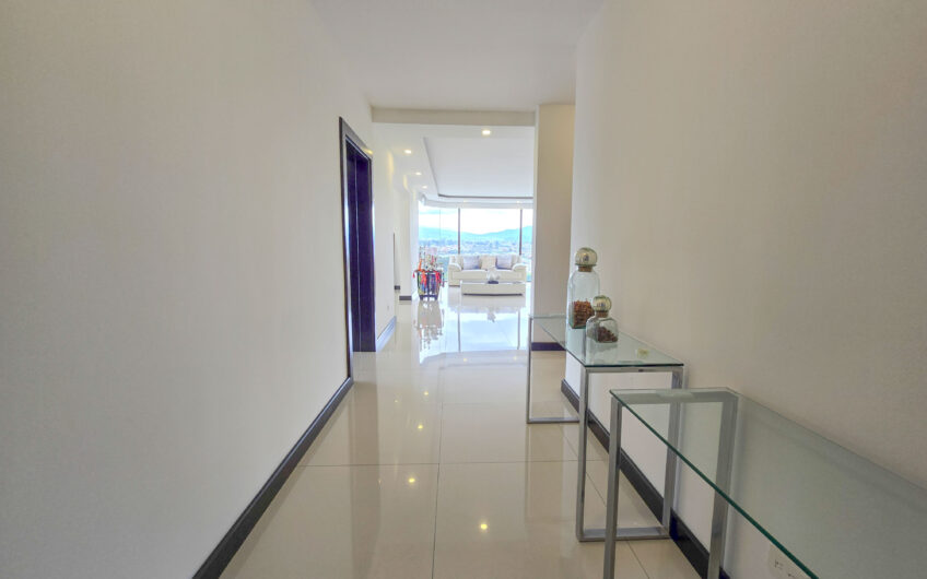 Penthouse de 3 habit. con full vistas en Bello Horizonte Escazú
