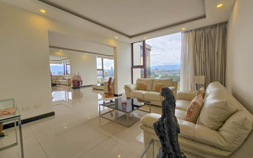 Penthouse de 3 habit. con full vistas en Bello Horizonte Escazú