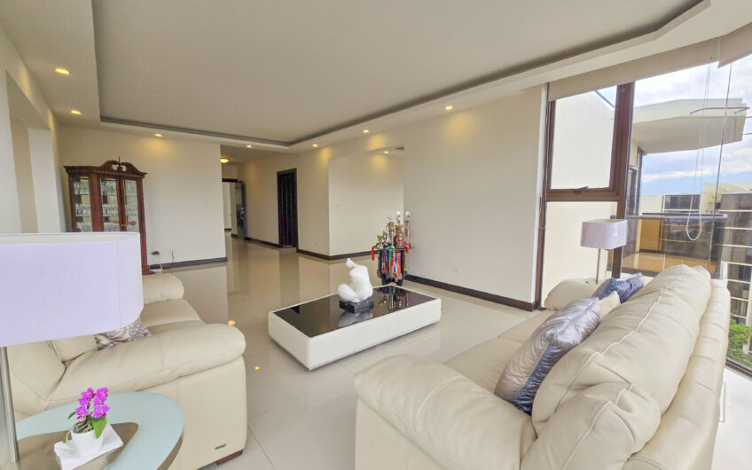 Penthouse de 3 habit. con full vistas en Bello Horizonte Escazú