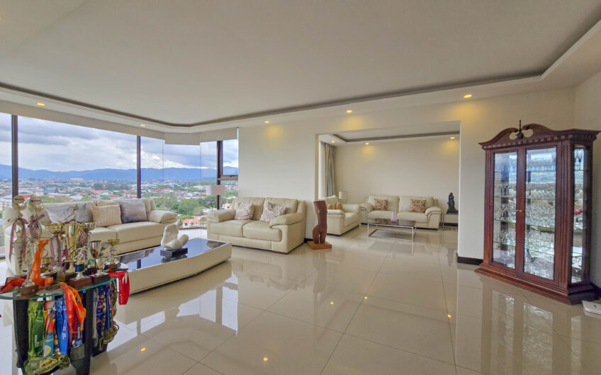 Penthouse de 3 habit. con full vistas en Bello Horizonte Escazú