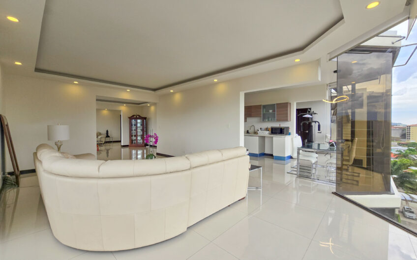 Penthouse de 3 habit. con full vistas en Bello Horizonte Escazú