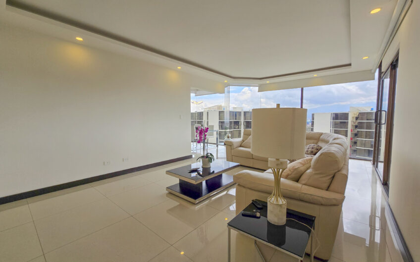 Penthouse de 3 habit. con full vistas en Bello Horizonte Escazú