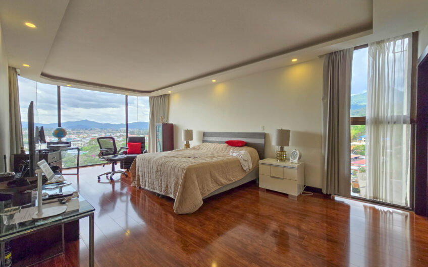 Penthouse de 3 habit. con full vistas en Bello Horizonte Escazú