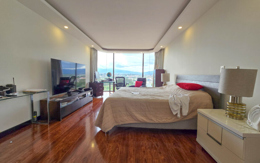 Penthouse de 3 habit. con full vistas en Bello Horizonte Escazú