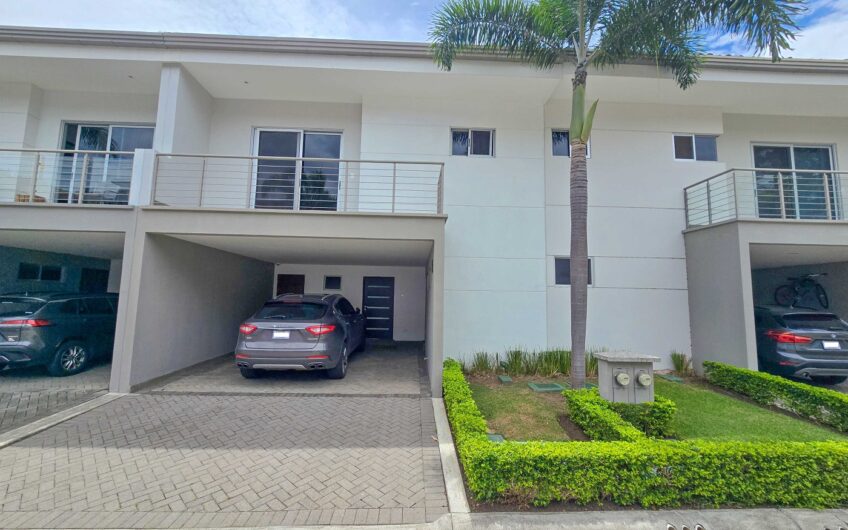 Jaboncillos Escazú! Condo con vista / jardín y línea blanca