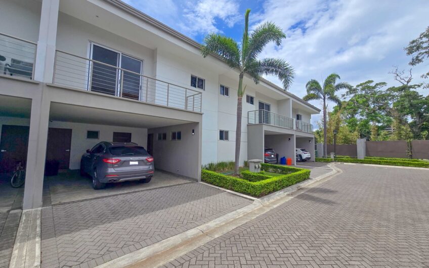 Jaboncillos Escazú! Condo con vista / jardín y línea blanca