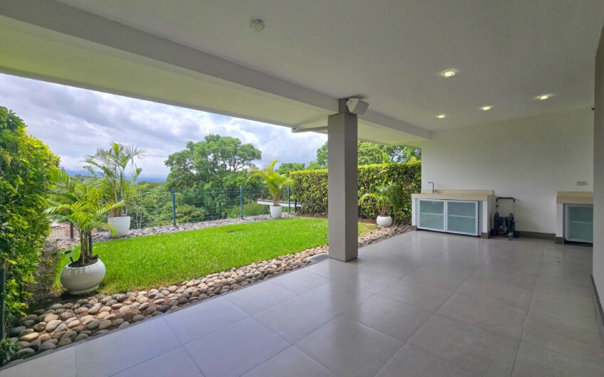 Jaboncillos Escazú! Condo con vista / jardín y línea blanca