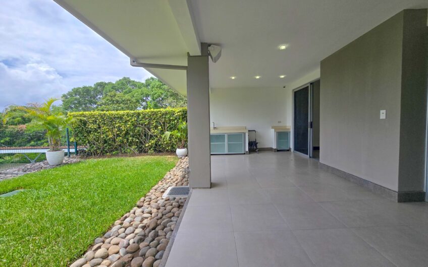 Jaboncillos Escazú! Condo con vista / jardín y línea blanca
